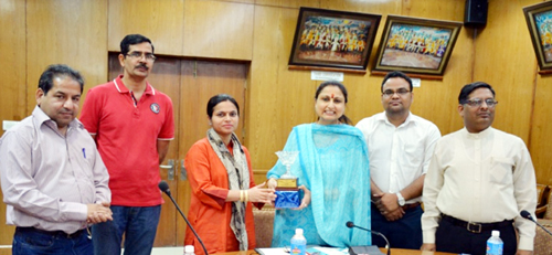 Prof Neelu Rohmetra presenting awards during valedictory function of an event at SMVDU on Monday. Prof Neelu Rohmetra presenting awards during valedictory function of an event at SMVDU on Monday.