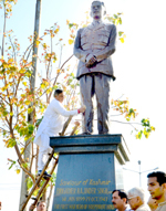 BJP State president Sat Sharma cleaning the statue of Brig Rajinder Singh at Jammu on Saturday. BJP State president Sat Sharma cleaning the statue of Brig Rajinder Singh at Jammu on Saturday.