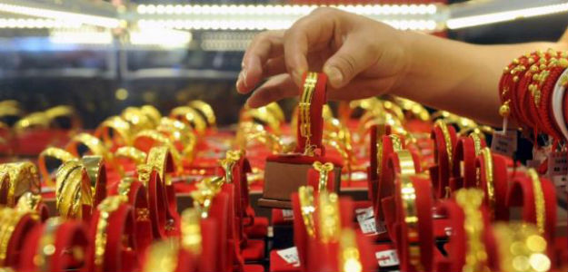 Gold loses sheen, hits 6-week low on global cues Gold loses sheen, hits 6-week low on global cues