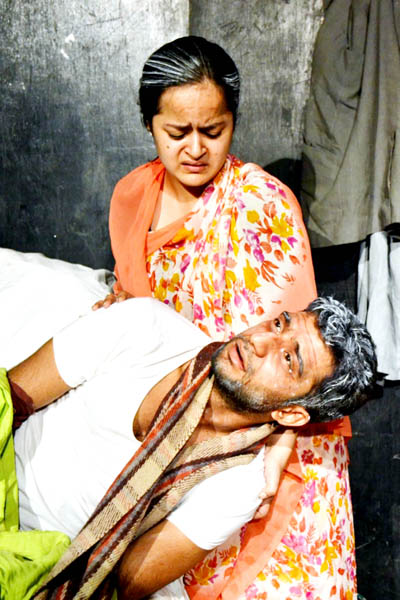 A scene from the play ‘Vimukh’ staged in Natrang’s Sunday Theatre Series. A scene from the play ‘Vimukh’ staged in Natrang’s Sunday Theatre Series.