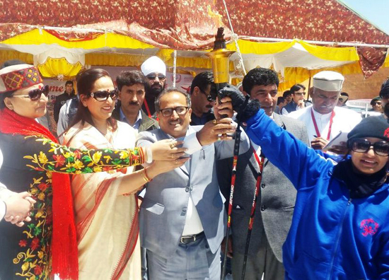 Deputy Chief Minister, Dr Nirmal Singh inaugurating Winter Games-2016 at Gulmarg on Saturday. Deputy Chief Minister, Dr Nirmal Singh inaugurating Winter Games-2016 at Gulmarg on Saturday.