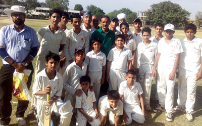 Winners posing for group photograph. Winners posing for group photograph.