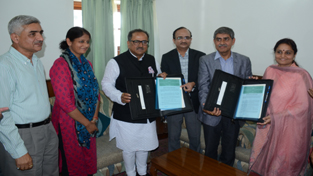 Deputy Chief Minister Dr Nirmal Singh, MoS Education Priya Sethi and officers displaying copies of MoU. Deputy Chief Minister Dr Nirmal Singh, MoS Education Priya Sethi and officers displaying copies of MoU.