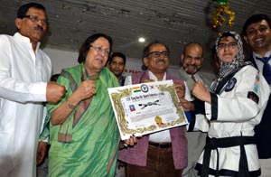 Union Minister, Dr Najma Heptullah & Dy CM, Dr Nirmal Singh during a function at Srinagar. Union Minister, Dr Najma Heptullah & Dy CM, Dr Nirmal Singh during a function at Srinagar.