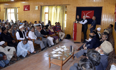 NC president Omar Abdullah addressing party workers in Baramulla on Saturday. —Excelsior/Aabid Nabi NC president Omar Abdullah addressing party workers in Baramulla on Saturday. —Excelsior/Aabid Nabi