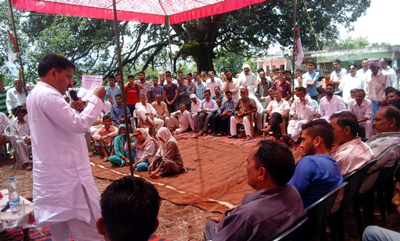 JKNPP chairman, Harshdev Singh addressing a rally at Majalta. JKNPP chairman, Harshdev Singh addressing a rally at Majalta.