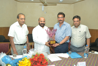 Officials of JK Pharmaceutical Manufacturers Association presenting trophy to Health Minister Bali Bhagat before submitting memorandum. Officials of JK Pharmaceutical Manufacturers Association presenting trophy to Health Minister Bali Bhagat before submitting memorandum.
