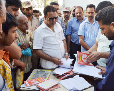CAPD Minister during surprise visit to food store. CAPD Minister during surprise visit to food store.