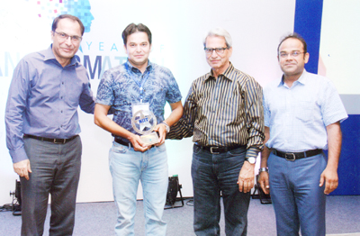 Rahul Keshav Patwardhan with other top brass of NIIT Limited presenting trophy to RK Sharma and Rahul Sharma from NIIT Jammu. Rahul Keshav Patwardhan with other top brass of NIIT Limited presenting trophy to RK Sharma and Rahul Sharma from NIIT Jammu.