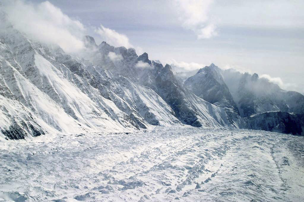 12 civilian porters have died at Siachen Glacier since 1984: Minister 12 civilian porters have died at Siachen Glacier since 1984: Minister