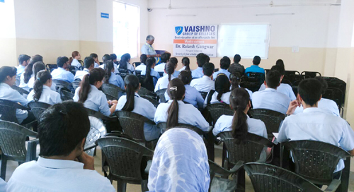 Students during guest lecture. Students during guest lecture.