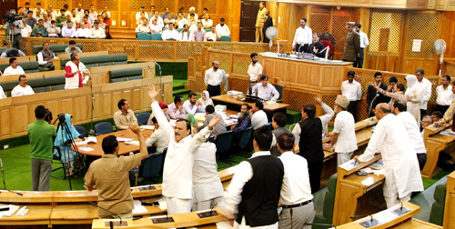 Opposition MLAs protesting in the Assembly over distribution of street lights in Srinagar on Saturday. -Excelsior/Shakeel Opposition MLAs protesting in the Assembly over distribution of street lights in Srinagar on Saturday. -Excelsior/Shakeel