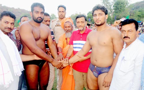 Dignitaries inaugurating 7th Battal Dangal. Dignitaries inaugurating 7th Battal Dangal.