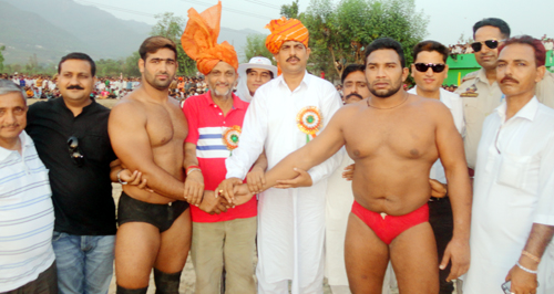 Senior BJP leader Nand Kishore Sharma alongwith Shiv Kumar Sharma inaugurating 112th Annual Bani Wrestling Championship. Senior BJP leader Nand Kishore Sharma alongwith Shiv Kumar Sharma inaugurating 112th Annual Bani Wrestling Championship.