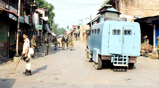 Para-military personnel patrol Pulwama town on Tuesday. -Excelsior/Younis Khaliq Para-military personnel patrol Pulwama town on Tuesday. -Excelsior/Younis Khaliq