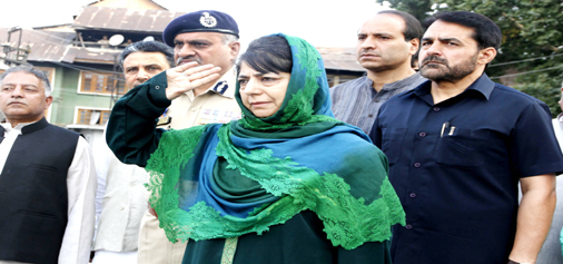 Chief Minister Mehbooba Mufti salutes the martyrs of 1931 at Srinagar on Wednesday. —Excelsior/Shakeel Chief Minister Mehbooba Mufti salutes the martyrs of 1931 at Srinagar on Wednesday. —Excelsior/Shakeel