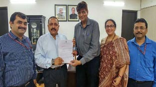 Union Minister Dr Jitendra Singh receiving a memorandum regarding Lokpal and Lokayukt Act from a delegation of Government Officials representing different services including Indian Revenue Service, Indian Information Service and Indian Forest Service, at New Delhi on Wednesday. Union Minister Dr Jitendra Singh receiving a memorandum regarding Lokpal and Lokayukt Act from a delegation of Government Officials representing different services including Indian Revenue Service, Indian Information Service and Indian Forest Service, at New Delhi on Wednesday.