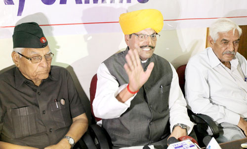 Dogra Sadar Sabha president Gulchain Singh Charak addressing press conference in Jammu on Thursday. —Excelsior/ Rakesh Dogra Sadar Sabha president Gulchain Singh Charak addressing press conference in Jammu on Thursday. —Excelsior/ Rakesh