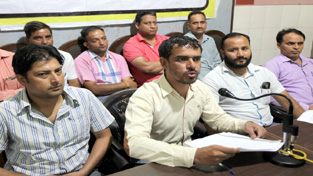 Leaders of General Line Teachers Forum addressing a press conference at Jammu on Thursday. —Excelsior/Rakesh Leaders of General Line Teachers Forum addressing a press conference at Jammu on Thursday. —Excelsior/Rakesh