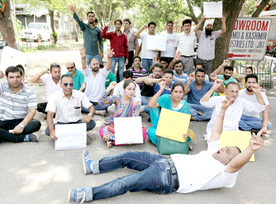 Displaced youth protesting at Jammu on Sunday. — Excelsior/Rakesh Displaced youth protesting at Jammu on Sunday. — Excelsior/Rakesh