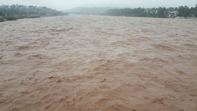Flood alert sounded in Jammu, one dead Flood alert sounded in Jammu, one dead