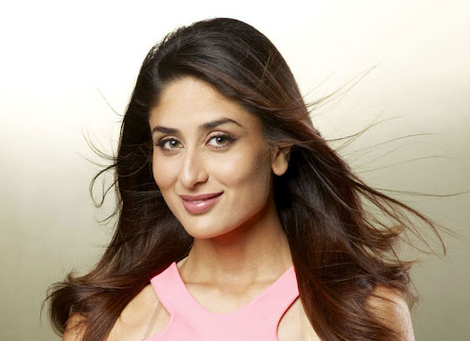 Beautiful Smile of Kareena Kapoor, Gorgeous Look