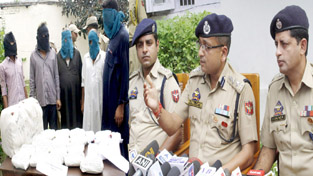 SSP Jammu Dr Sunil Gupta interacting with media persons at Jammu on Monday. -Excelsior/ Rakesh SSP Jammu Dr Sunil Gupta interacting with media persons at Jammu on Monday. -Excelsior/ Rakesh