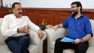 Union Minister Dr Jitendra Singh being briefed by Director General, All India Radio, Fayyaz Sheheryar about recent AIR initiatives in J&K, at New Delhi on Tuesday. Union Minister Dr Jitendra Singh being briefed by Director General, All India Radio, Fayyaz Sheheryar about recent AIR initiatives in J&K, at New Delhi on Tuesday.