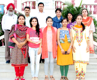 Participants of National Women Painters’ Camp posing for group photograph. Participants of National Women Painters’ Camp posing for group photograph.