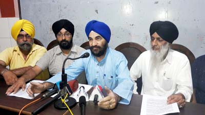 National Sikh Front leader Varinderjeet Singh addressing press conference in Jammu. National Sikh Front leader Varinderjeet Singh addressing press conference in Jammu.