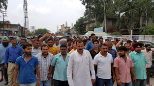 JKNPP president Balwant Singh Mankotia leading a protest march in support of auto rickshaw operators. JKNPP president Balwant Singh Mankotia leading a protest march in support of auto rickshaw operators.