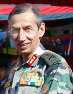 Northern Army Commander visits curfew-bound Rajouri Northern Army Commander visits curfew-bound Rajouri