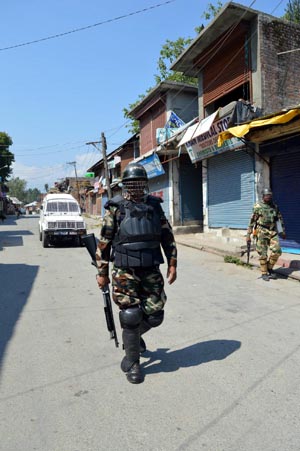 Jawans patrol a deserted road in Pulwama town during curfew on Wednesday. -Excelsior/Younis Khaliq Jawans patrol a deserted road in Pulwama town during curfew on Wednesday. -Excelsior/Younis Khaliq