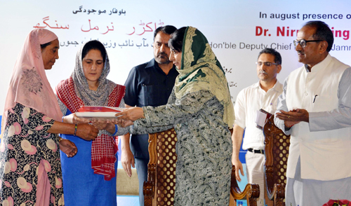 Chief Minister, Mehbooba Mufti distributing LED bulbs at Srinagar on Tuesday. Chief Minister, Mehbooba Mufti distributing LED bulbs at Srinagar on Tuesday.