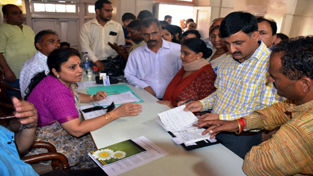 MoS for Education, Priya Sethi interacting with deputations at Jammu on Sunday. MoS for Education, Priya Sethi interacting with deputations at Jammu on Sunday.