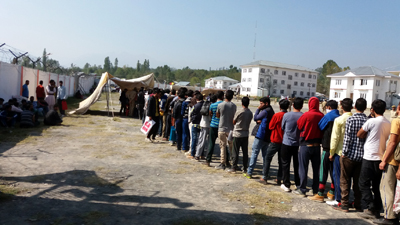Youth from different areas of Shopian district waiting in a queue for SPO recruitment rally in Shopian. -Excelsior/Younis Khaliq Youth from different areas of Shopian district waiting in a queue for SPO recruitment rally in Shopian. -Excelsior/Younis Khaliq