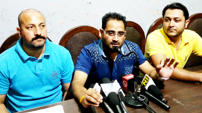 Team of laughter show briefing media persons at Jammu. Team of laughter show briefing media persons at Jammu.
