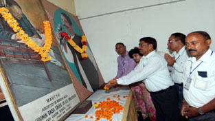 SC, ST and OBC Confederation members paying tributes to Dr Bhim Rao Ambedkar during a function in Jammu. —Excelsior/Rakesh SC, ST and OBC Confederation members paying tributes to Dr Bhim Rao Ambedkar during a function in Jammu. —Excelsior/Rakesh