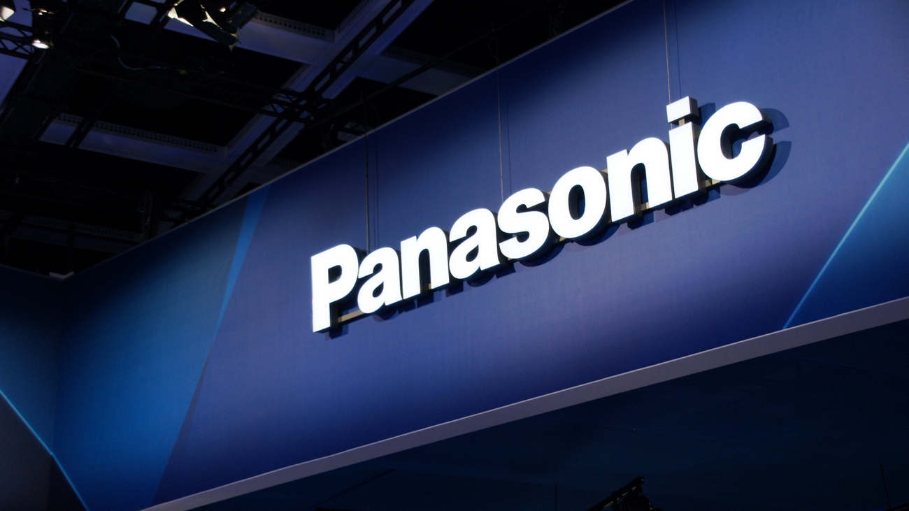 Panasonic slashes profit estimate, feels pinch of strong yen Panasonic slashes profit estimate, feels pinch of strong yen