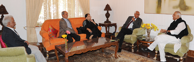 Yashwant Sinha led team meets Governor Yashwant Sinha led team meets Governor