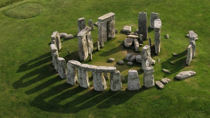hith-stonehenge-superhenge-iStock_000012937253Large-E