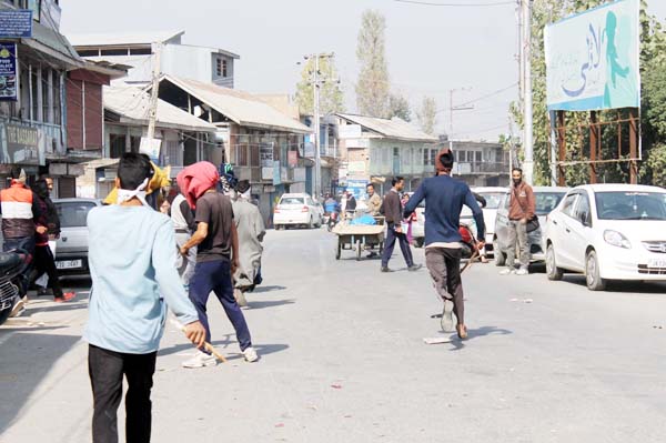 Marked youth pelting stones in Pulwama on Wednesday. -Excelsior/Younis Marked youth pelting stones in Pulwama on Wednesday. -Excelsior/Younis