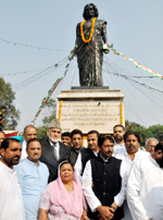 Cong leaders observing death anniversary of late Indira Gandhi in Jammu on Monday. -Excelsior/ Rakesh Cong leaders observing death anniversary of late Indira Gandhi in Jammu on Monday. -Excelsior/ Rakesh