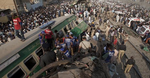 20 killed, 50 injured as trains collide in Pakistan 20 killed, 50 injured as trains collide in Pakistan