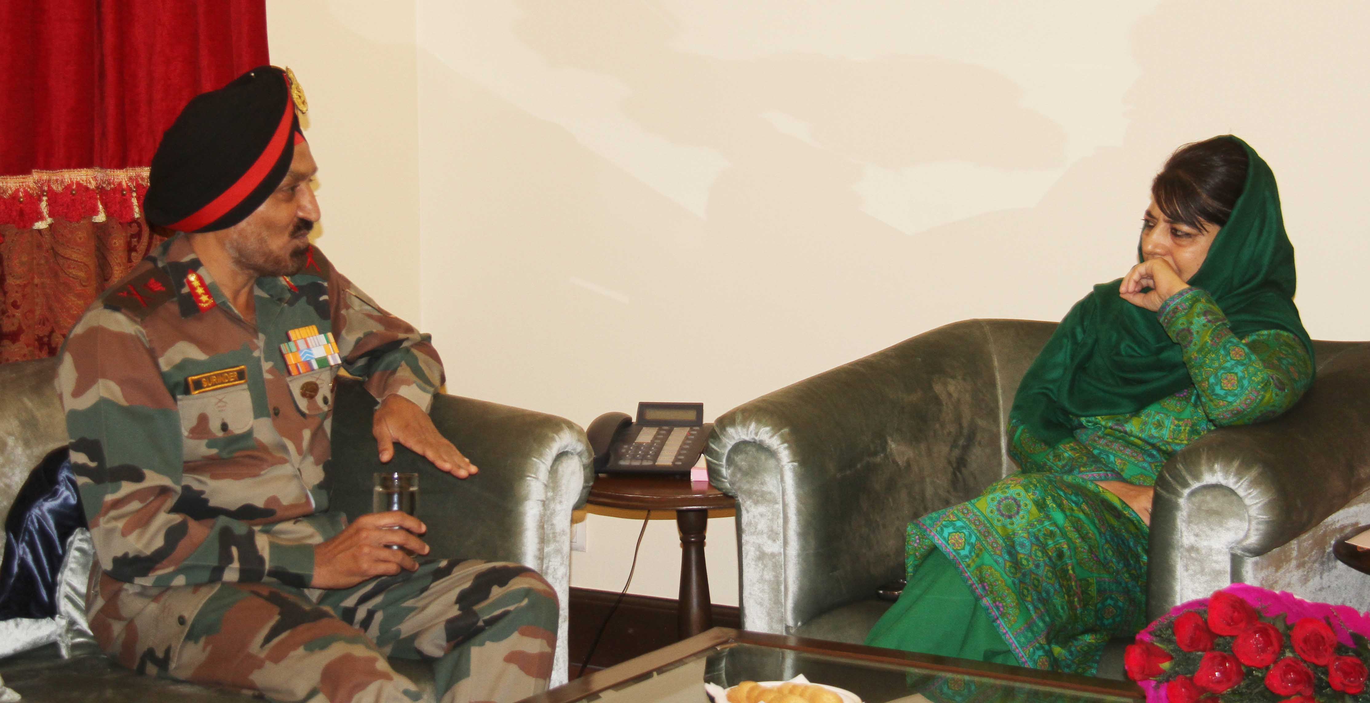 Army commander, Western Command calls on Chief Minister Army commander, Western Command calls on Chief Minister