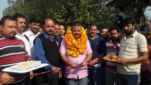 Minister for Industries & Commerce Chander Prakash Ganga inaugurating road improvement works at Samba. Minister for Industries & Commerce Chander Prakash Ganga inaugurating road improvement works at Samba.