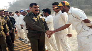 SSP Ramban, Randeep Kumar interacting with players while inaugurating T20 Cricket Tournament at Ramban. SSP Ramban, Randeep Kumar interacting with players while inaugurating T20 Cricket Tournament at Ramban.