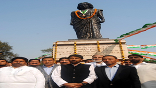 PCC chief G A Mir flanked by other senior Cong leaders paying tributes to Indira Gandhi in Jammu on Saturday. -Excelsior/Rakesh PCC chief G A Mir flanked by other senior Cong leaders paying tributes to Indira Gandhi in Jammu on Saturday. -Excelsior/Rakesh