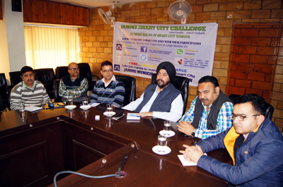 JMC Commissioner, Manmohan Singh discussing Jammu Smart City draft proposal with CCI members on Saturday. JMC Commissioner, Manmohan Singh discussing Jammu Smart City draft proposal with CCI members on Saturday.
