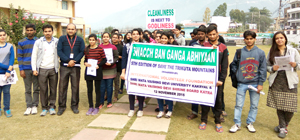 Volunteers and students of SMVDU Katra spreading the message of Swacch Ban Ganga Abhiyaan at Katra. Volunteers and students of SMVDU Katra spreading the message of Swacch Ban Ganga Abhiyaan at Katra.